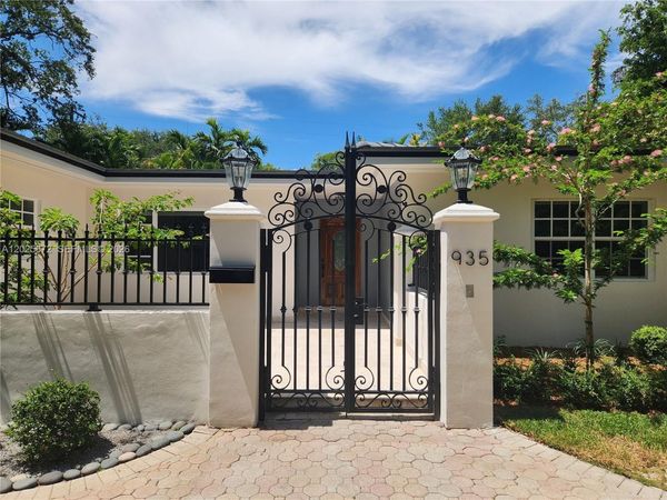935 Alfonso Ave , Coral Gables, FL 33146