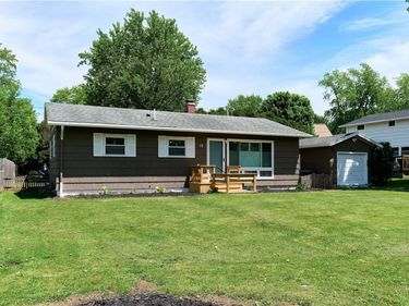 12 Fairlawn Drive, Honeoye Falls, NY 14472
