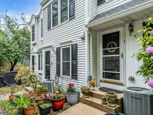 11 Colonial Ct, High Bridge, NJ 08829