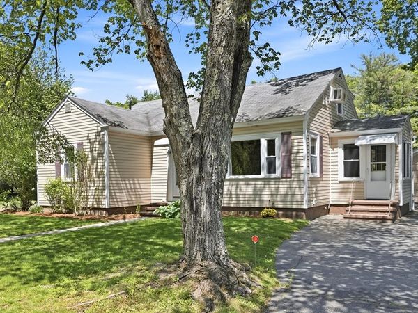 11 West St, Westford, MA 01886