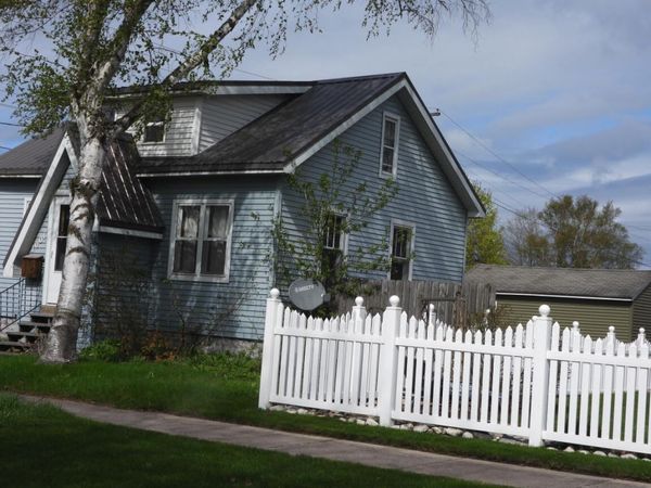 1001 Augusta Street, Sault Ste Marie, MI 49783