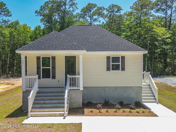 807 Bay Street, Ocean Springs, MS 39564