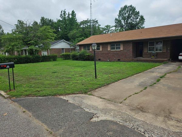 1037 W END ST, Bolivar, TN 38008