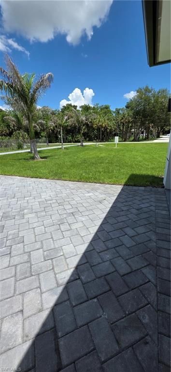 563 15th St Nw, Naples, FL 34120 Photo