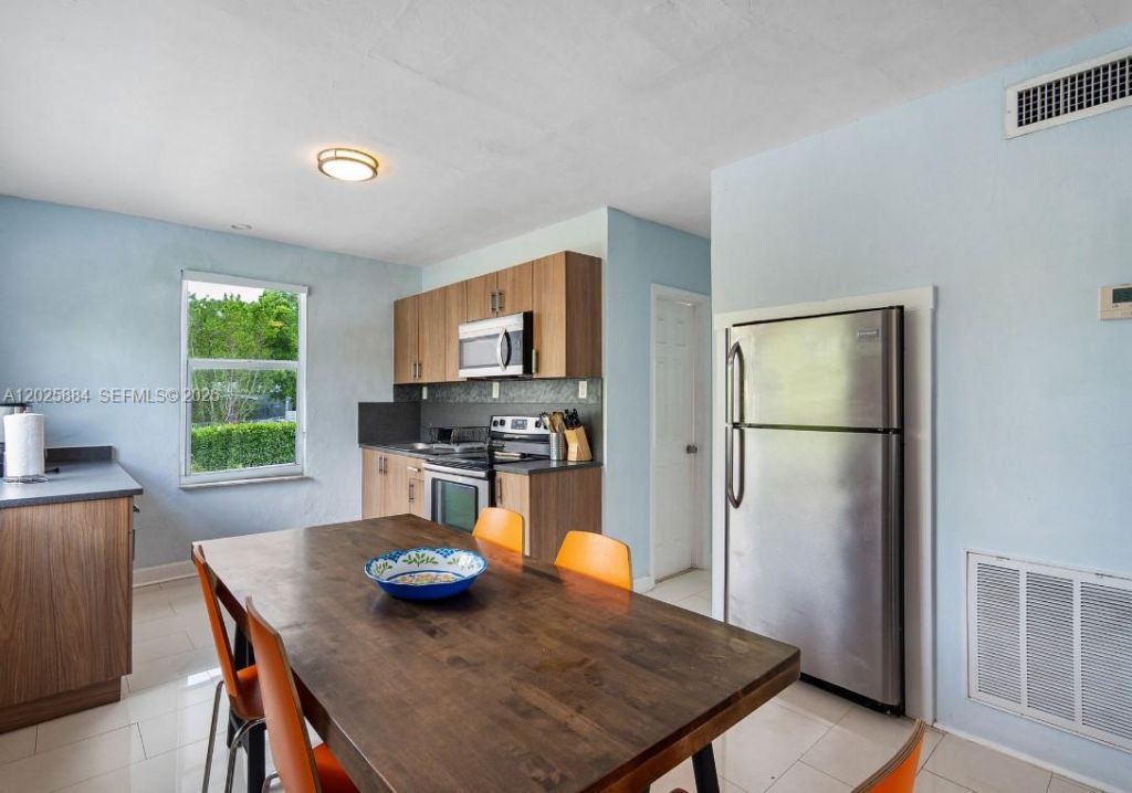 2255 SW 10th St , Unit B, Miami, FL 33135 Photo