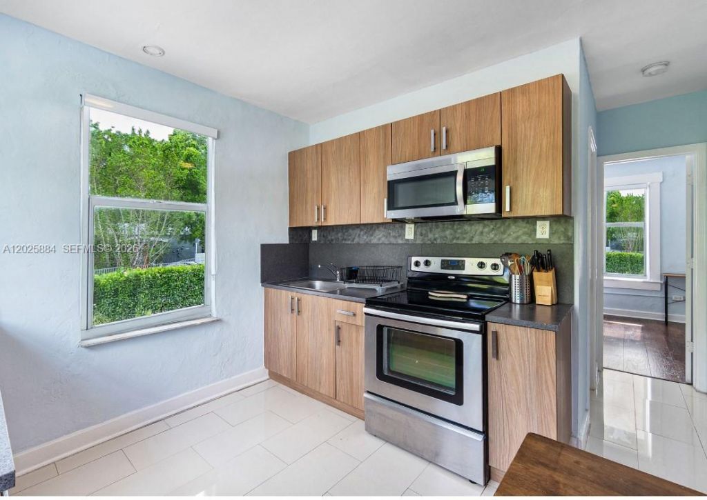 2255 SW 10th St , Unit B, Miami, FL 33135 Photo