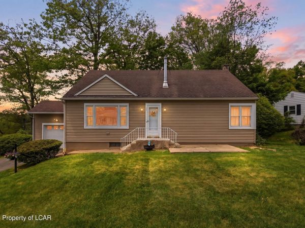 12 Hillcrest Drive, Dallas, PA 18612