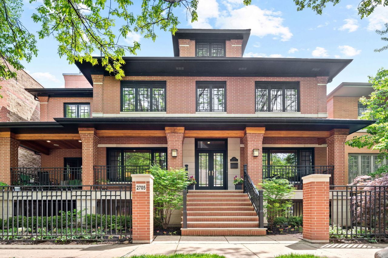 2705 N Bosworth Avenue , Chicago, IL 60614