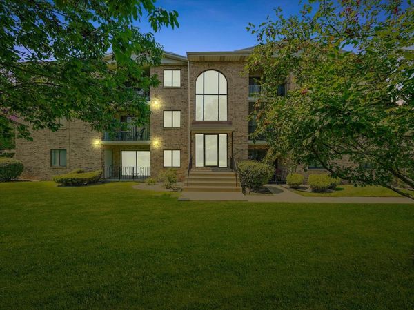13248 W Circle Drive Parkway , Unit 405, Crestwood, IL 60418