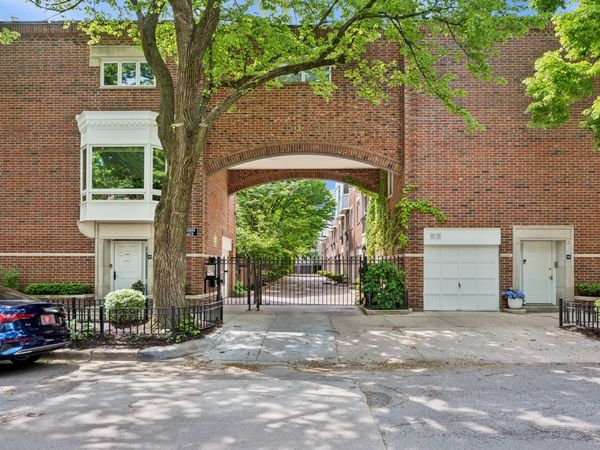 1843 N Hudson Avenue , Unit A, Chicago, IL 60614