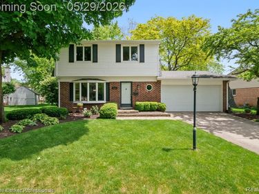 9310 Oakcliffe Drive, Plymouth Twp, MI 48170