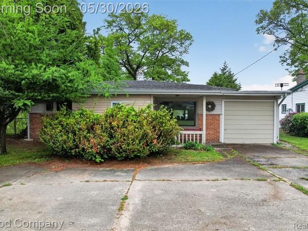 953 Lake Drive, Oxford Twp, MI 48371