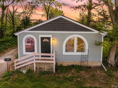 23075 Vance Avenue, Hazel Park, MI 48030