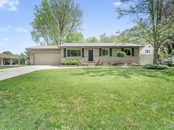422 Robert Court, Auburn Hills, MI 48326