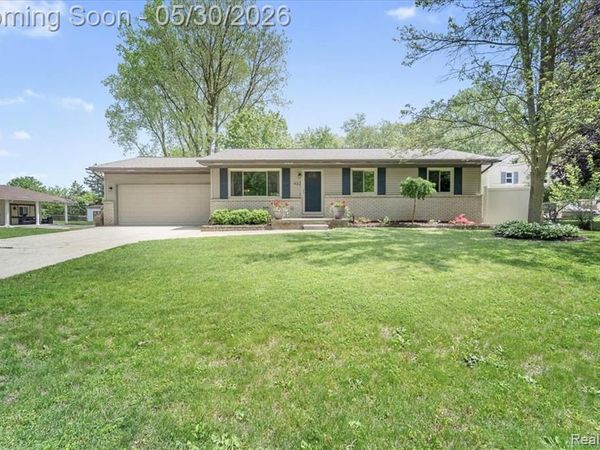 422 Robert Court , Auburn Hills, MI 48326