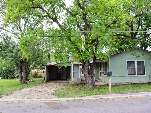 803 Third ST, Lockhart, TX 78644