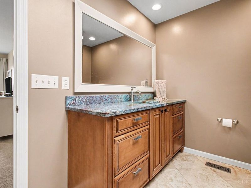 6546 Mapleton Avenue, Delhi Twp, OH 45233 Photo 13