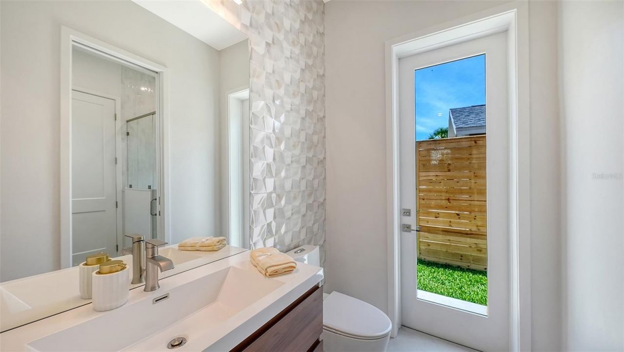 2225 Florinda Street, Sarasota, FL 34231 Photo