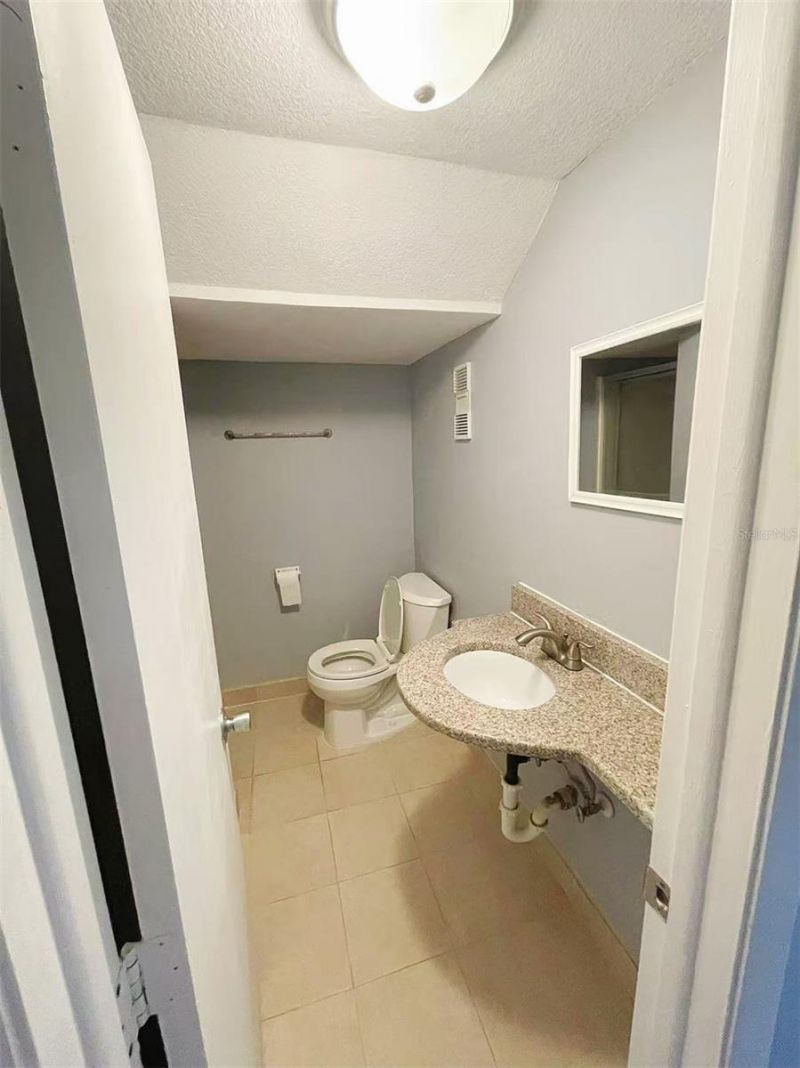 14402 Reuter Strasse Circle, Unit 223, Tampa, FL 33613 Photo