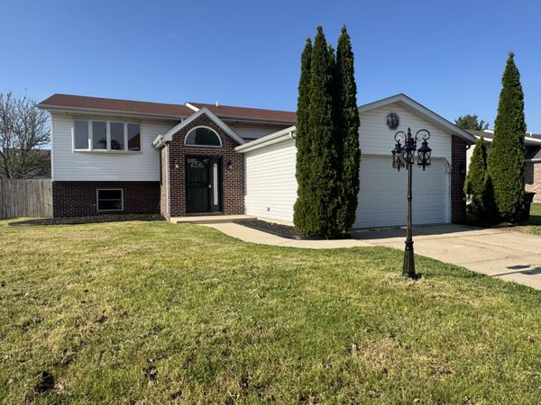 7396 Kestrel Street , Hobart, IN 46342