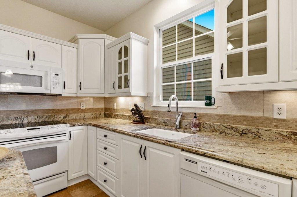 555 Sand Ridge Rd.  Photo 14