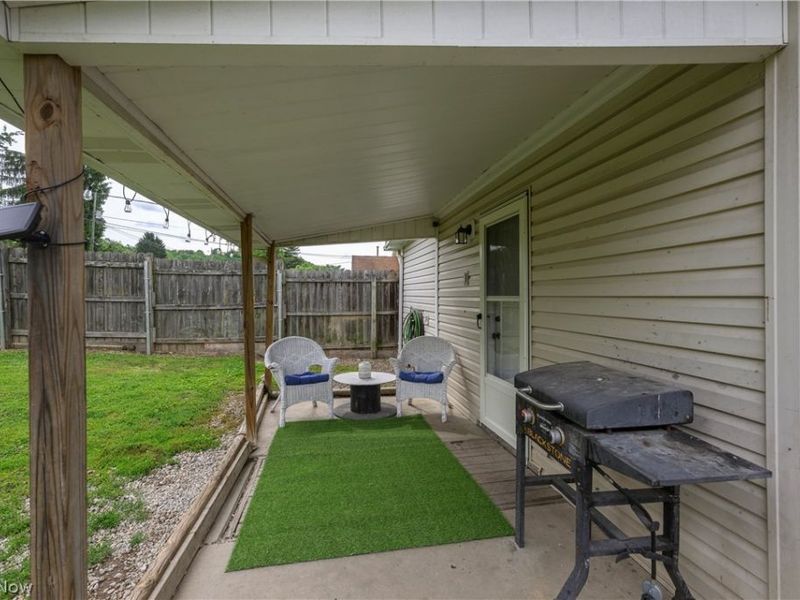 544 E High Street , Uhrichsville, OH 44683 Photo 8