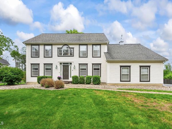 9 Owasco Court, Niskayuna, NY 12309