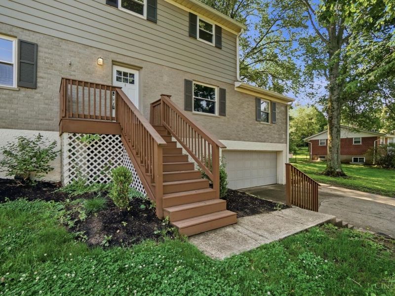 3340 Algus Lane, Cincinnati, OH 45248 Photo 4