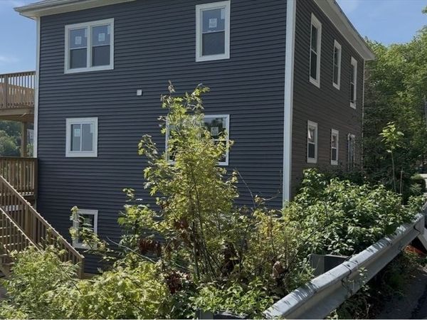 190 Grove St, Clinton, MA 01510