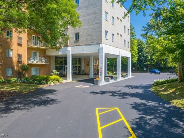 3675 Clague Road, Unit 306, North Olmsted, OH 44070