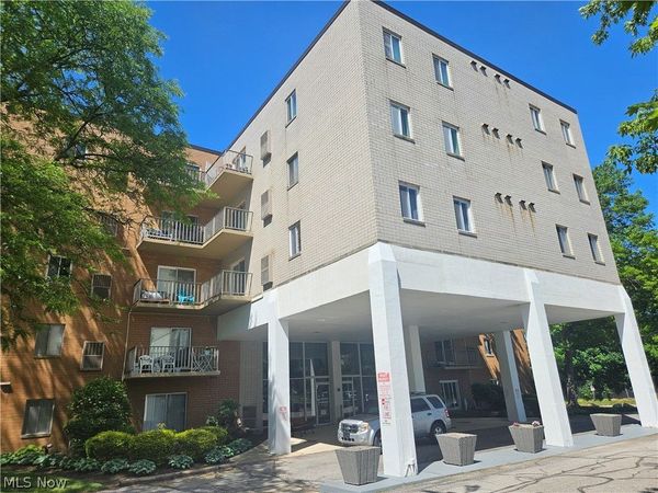 3675 Clague Road, Unit 306, North Olmsted, OH 44070