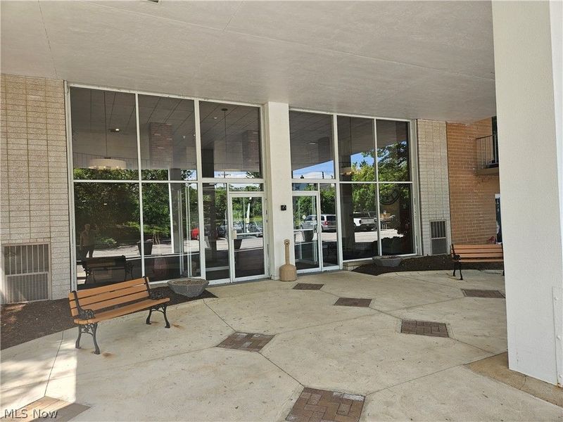 3675 Clague Road, Unit 306, North Olmsted, OH 44070 Photo 2