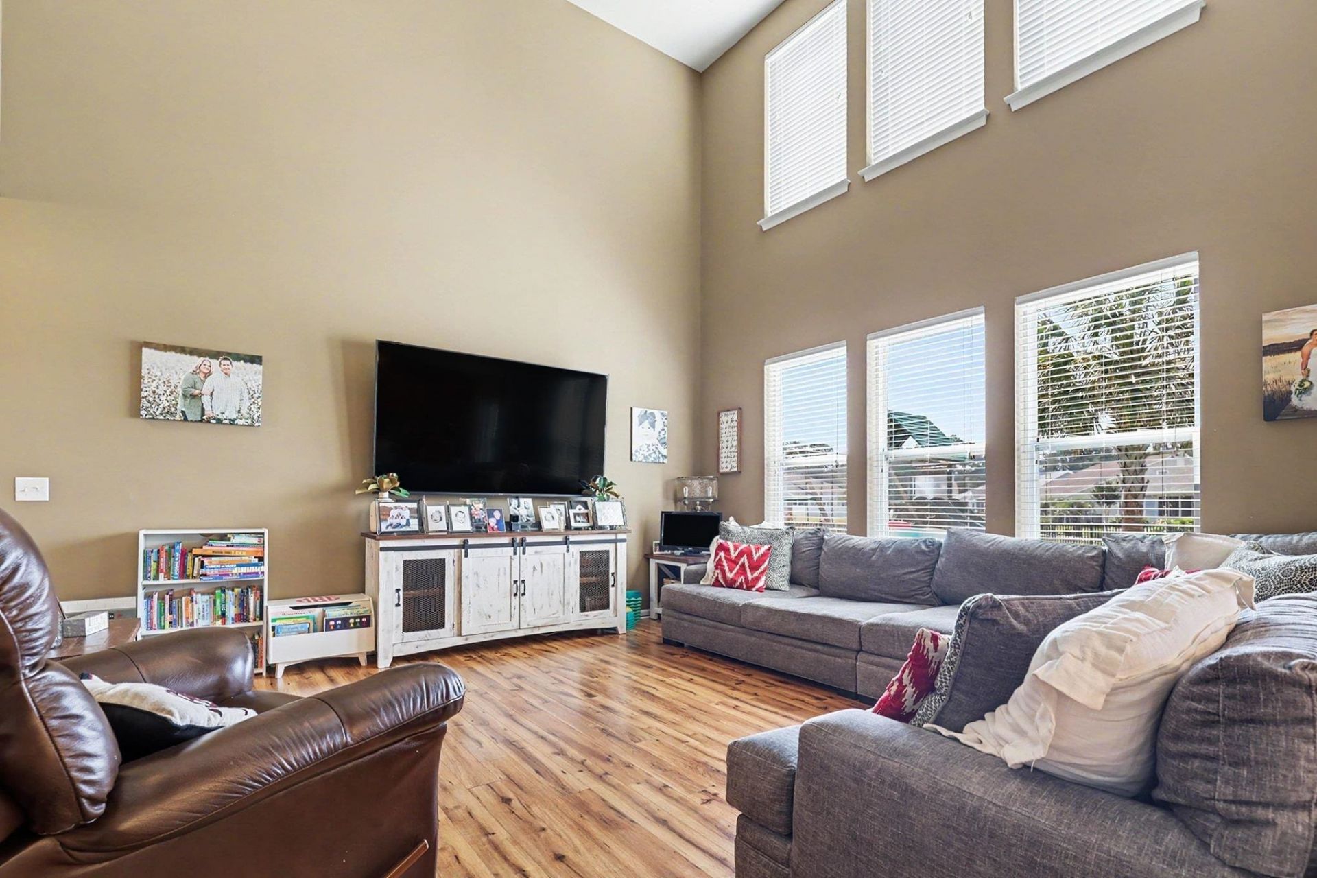 608 Sabel Springs Way  Photo 9