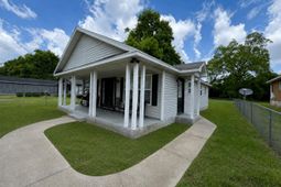 521 Bond St.  photo 4