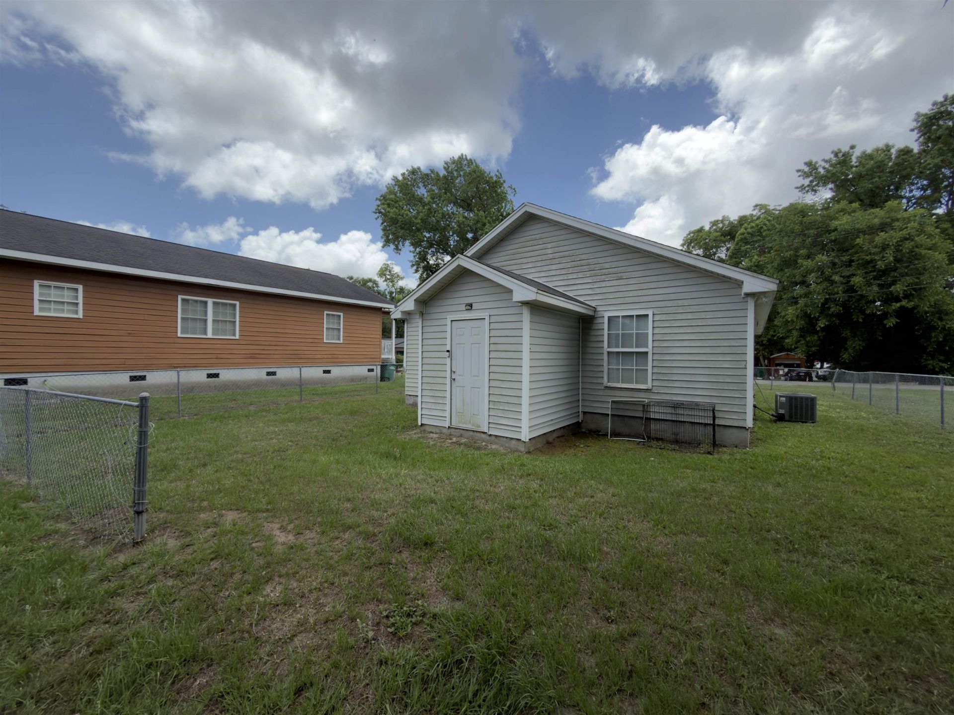 521 Bond St.  Photo 4