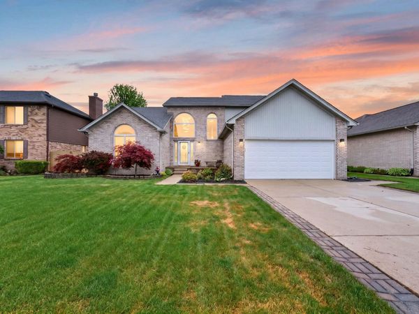 30098 Fairfield Drive, New Baltimore, MI 48051