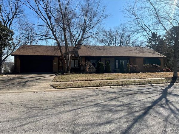 3540 Wintergreen Lane, St Louis, MO 63125