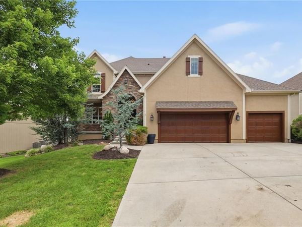 9428 W 157th Place, Overland Park, KS 66221