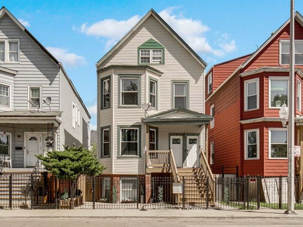 3850 W Diversey Avenue , Chicago, IL 60647