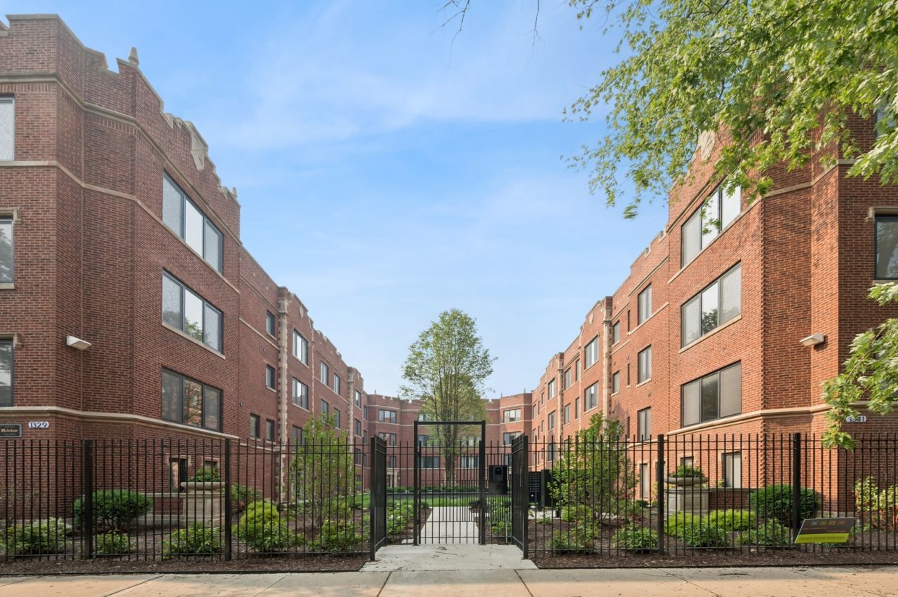 1341 W Estes Avenue , Unit 3B, Chicago, IL 60626 Main Photo