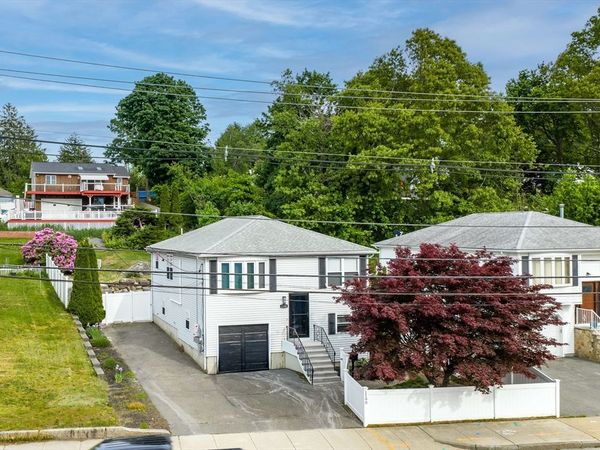 1190 Bay St, Fall River, MA 02724