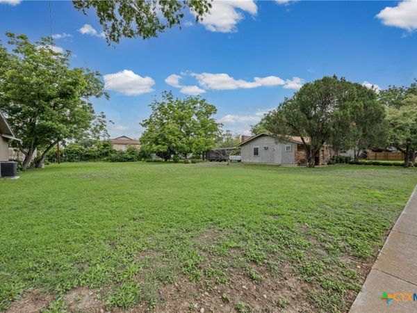 1209 Barbara Drive, San Marcos, TX 78666