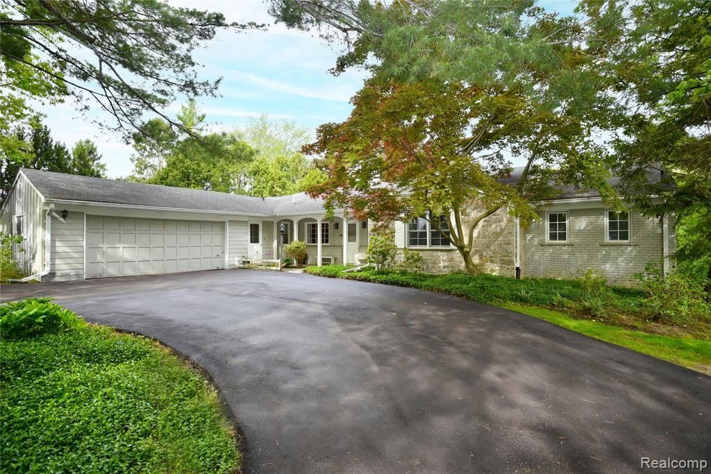 2026 W Bend Court, West Bloomfield Township, MI 48302 Main Photo