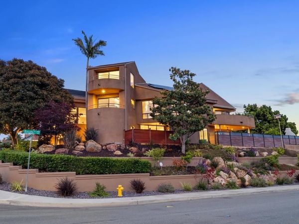 2709 Unicornio Street, Carlsbad, CA 92009