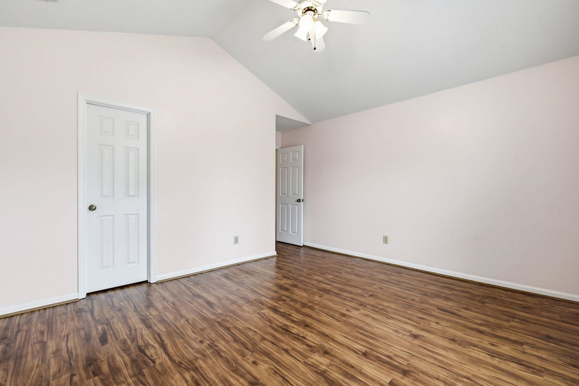 1905 Starling Ct. Photo 12