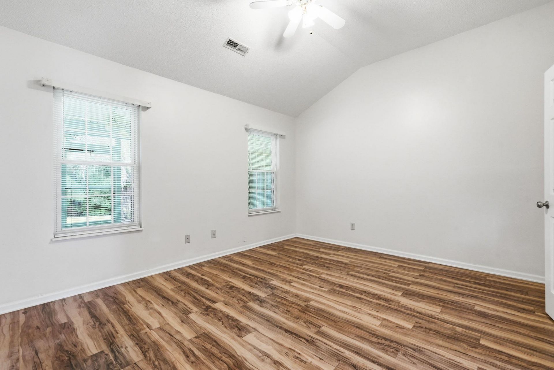 1905 Starling Ct. Photo 18