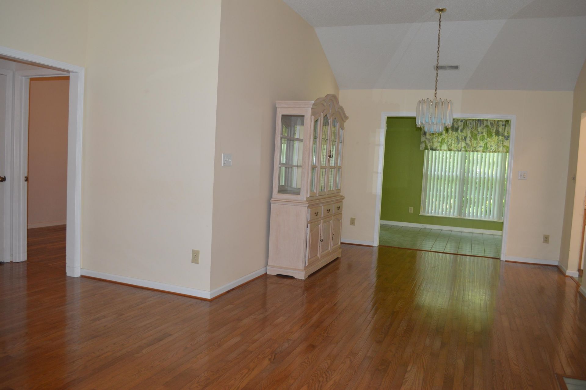 1905 Starling Ct. Photo 4