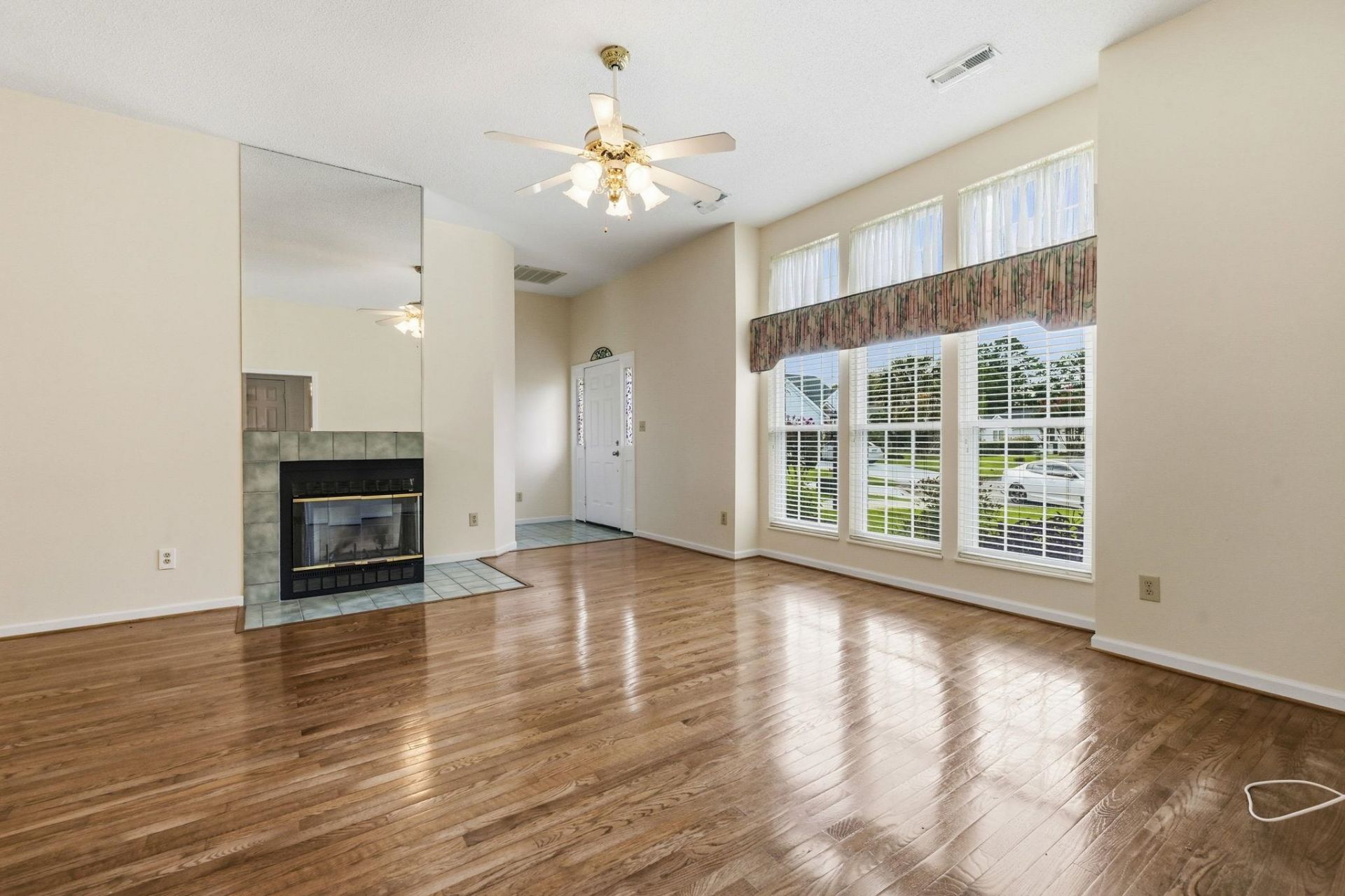 1905 Starling Ct. Photo 6