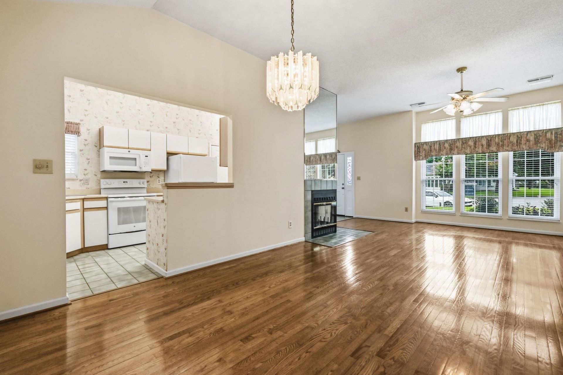1905 Starling Ct. Photo 8