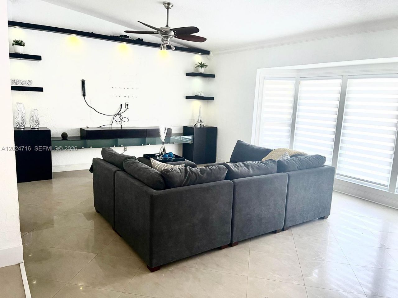 19960 Highland Lakes Blvd, Miami, FL 33179 Photo
